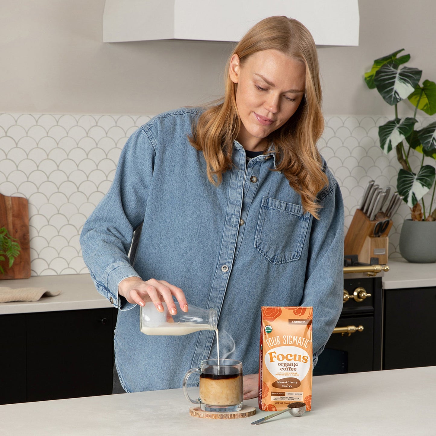 focus-ground-coffee-medium-o5 focus-ground-medium-lifestyle2.jpg